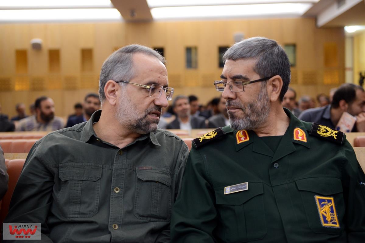 برگزاری آیین گرامیداشت هفته دفاع مقدس با حضور خانواده محترم سردار شهید حاجی زاده در شرکت ملی صنایع پتروشیمی 47